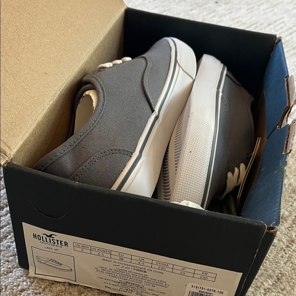 Unisex Gray Lace Up Sneakers